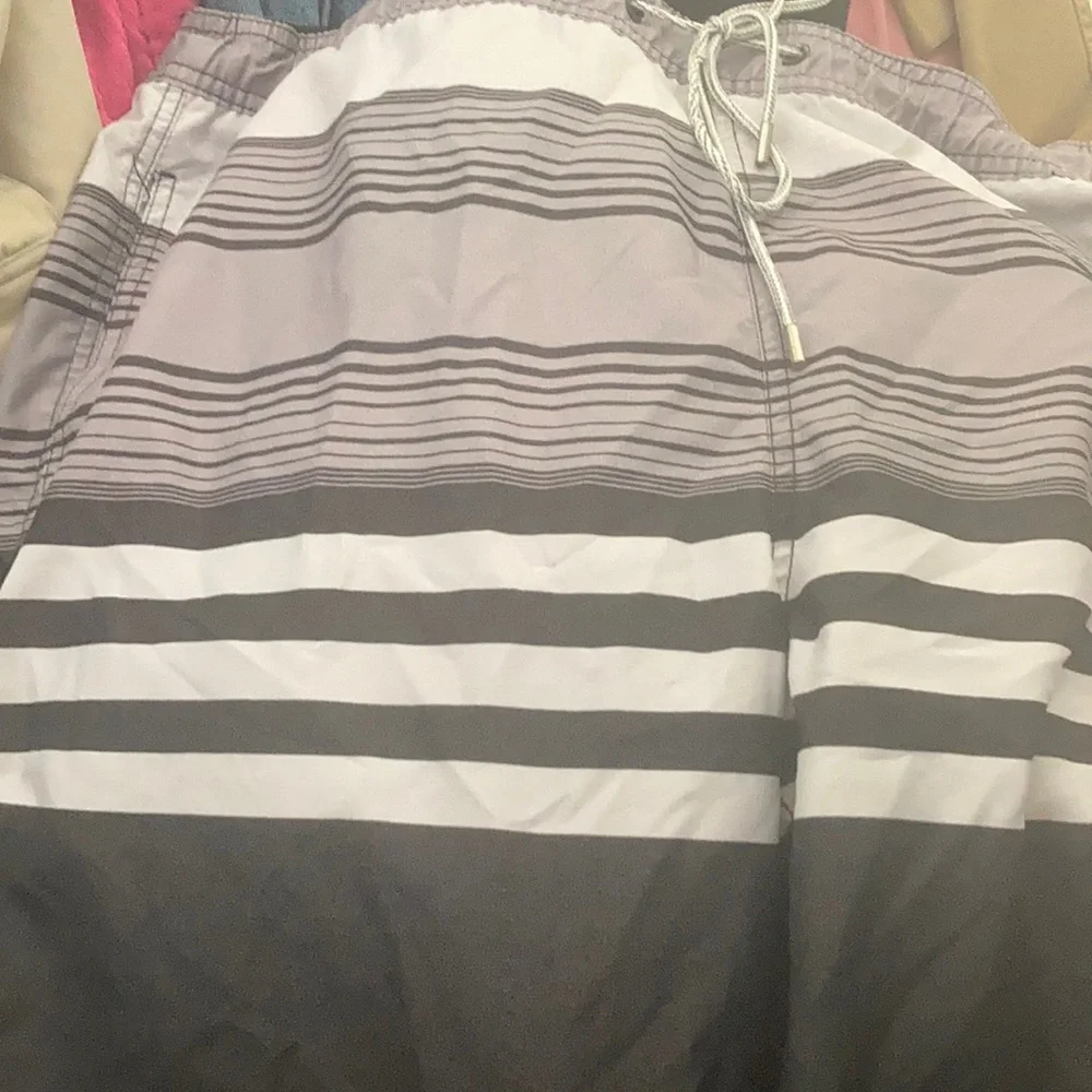 FINAL MARKDOWN Men’s Kirkland swim trunks large